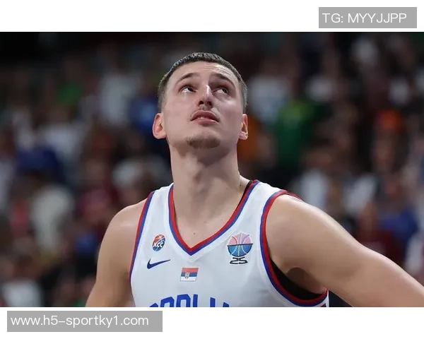 约维奇半场表现亮眼6投3中罚球全中贡献10分外加3篮板2助攻1盖帽